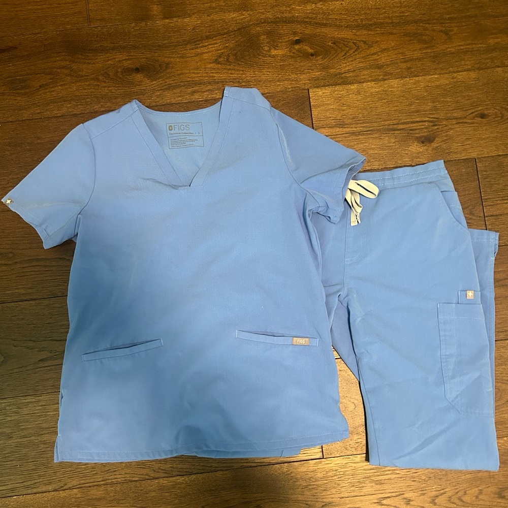 FIGs scrub set women’s small